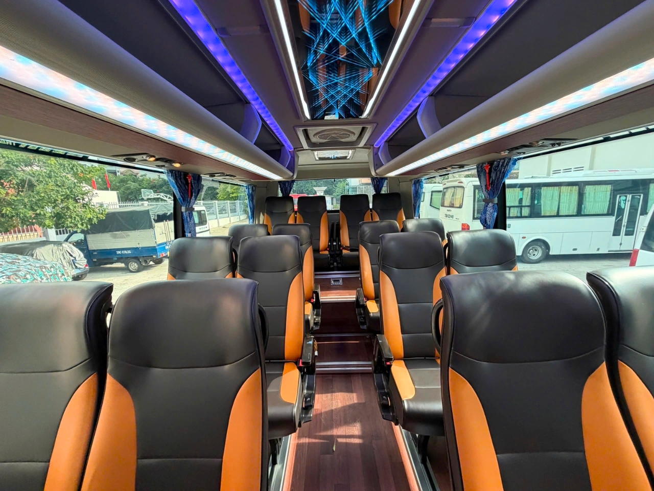 Nội thất dòng xe 29 chỗ cao cấp của New Life Travel mới phục vụ đoàn du khách