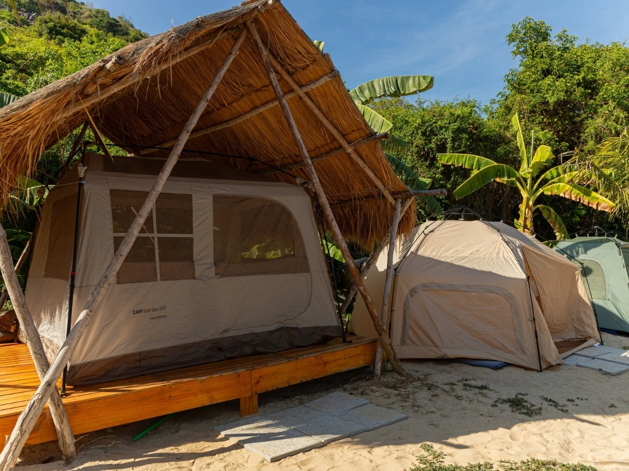 Camping qua đêm bên biển tại đảo Ray Beach Nha Trang Camping qua đêm bên biển tại đảo Ray Beach Nha Trang