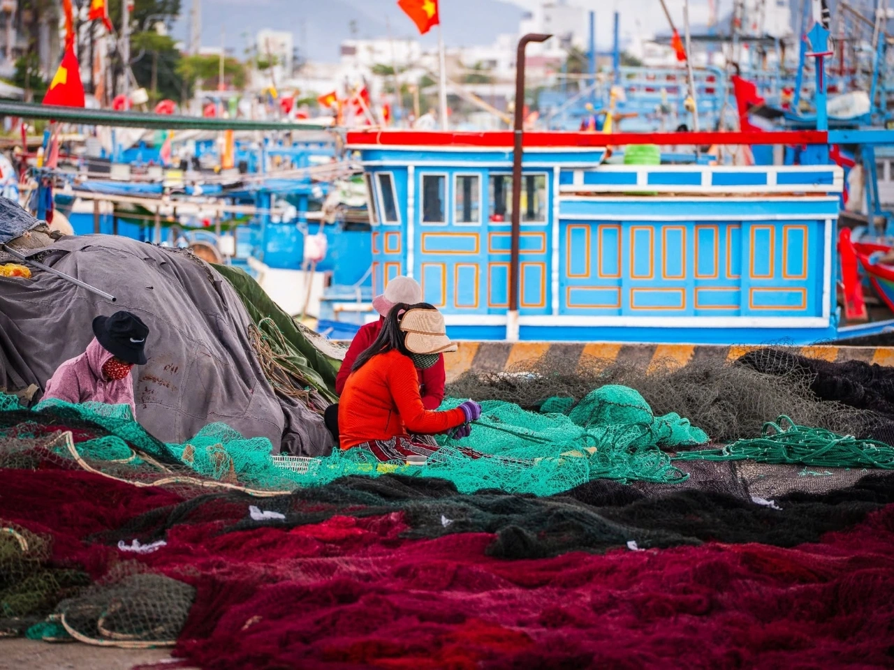 Nhịp sống của cư dân ở cảng Hòn Rớ Nha Trang Nhịp sống của cư dân ở cảng Hòn Rớ Nha Trang