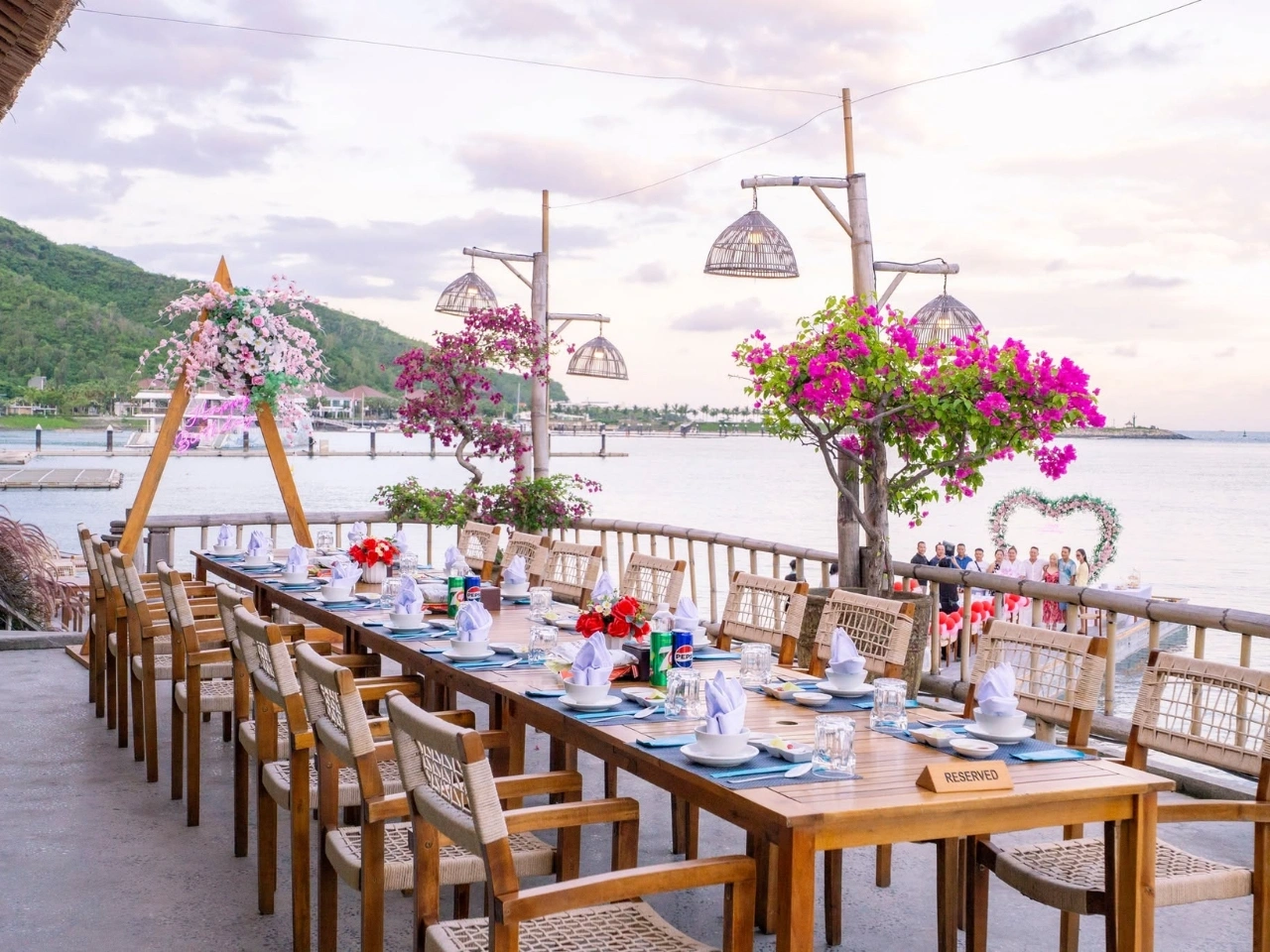 Không gian bên ngoài của nhà hàng hải sản Làng Tôm Nha Trang
