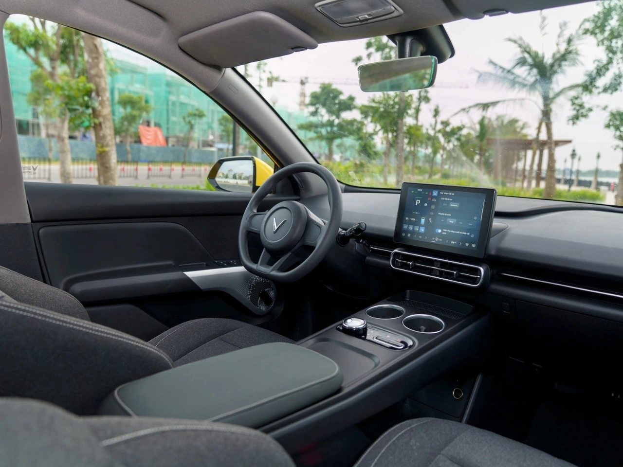 Nội thất bên trong của thuê xe điện Limo Green Nha Trang