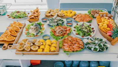 tiec-buffet-hai-san-tuoi-ngon-tren-du-thuyen-nemo-yacht-nha-trang