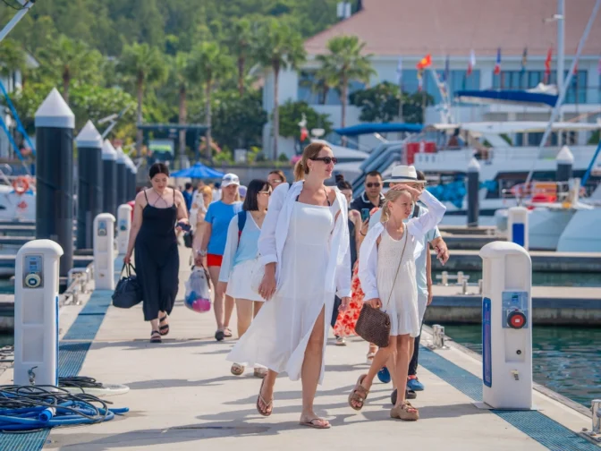 tour-du-thuyen-marmoris-tropical-yachting-nha-trang (2)