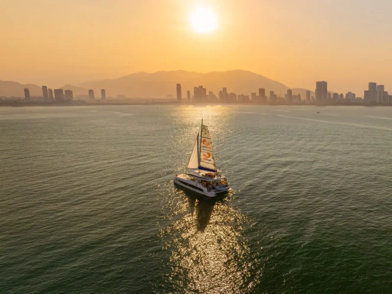 tour-du-thuyen-nemo-yacht-hoang-hon-vinh-nha-trang