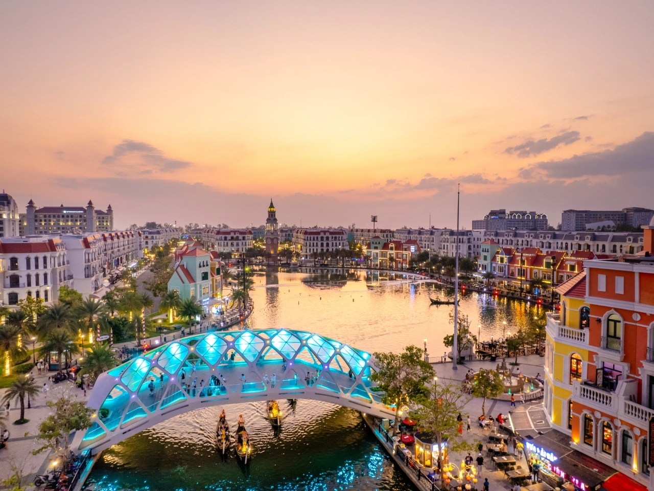 Bến Venice 3 đón khách đi thuyền tại Grand World Phú Quốc