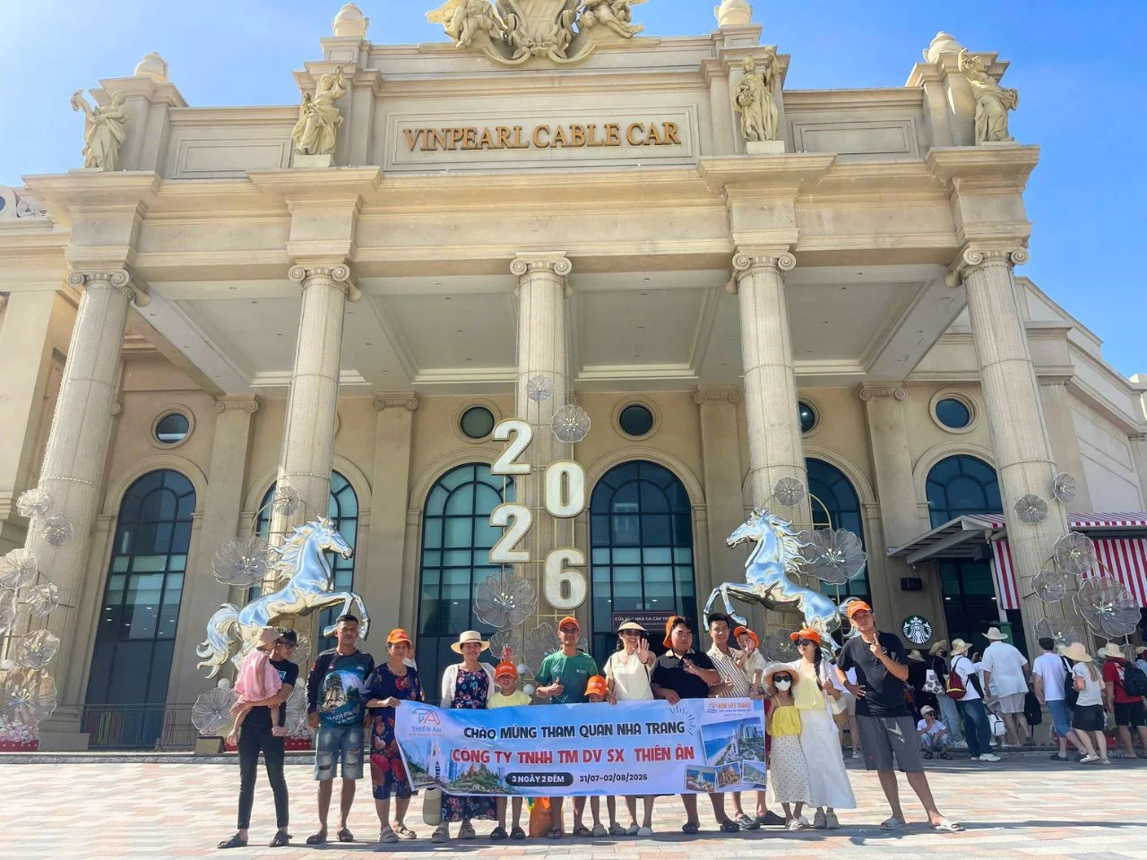 doan-thien-an-check-in-tai-vinwonder-nha-trang