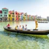 du-khach-trai-nghiem-thuyen-tren-dong-song-Venice