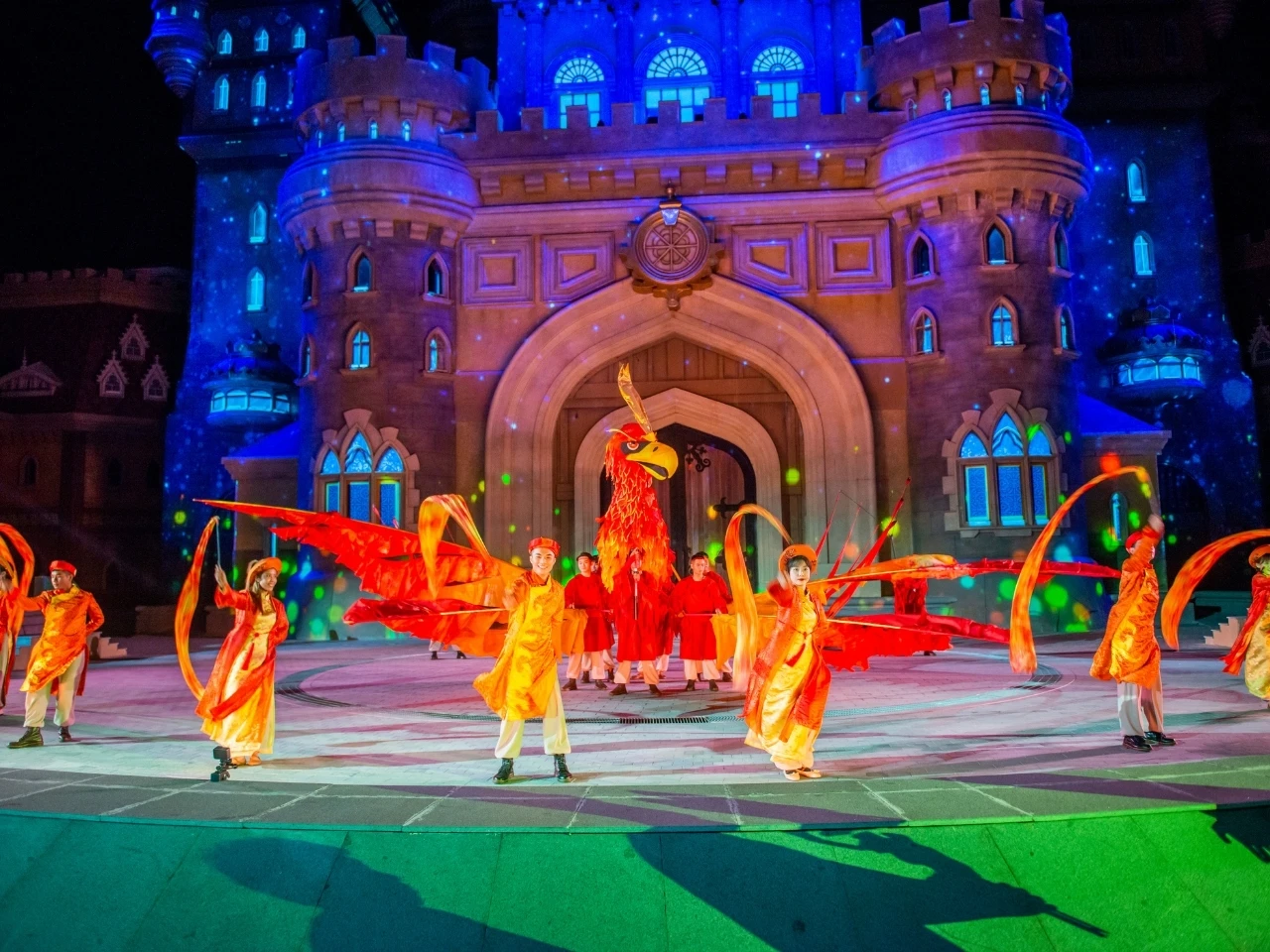 Show diễn Once đầy ấn tượng với trình diễn nhạc nước và pháo hoa tại VinWonders Phú Quốc.