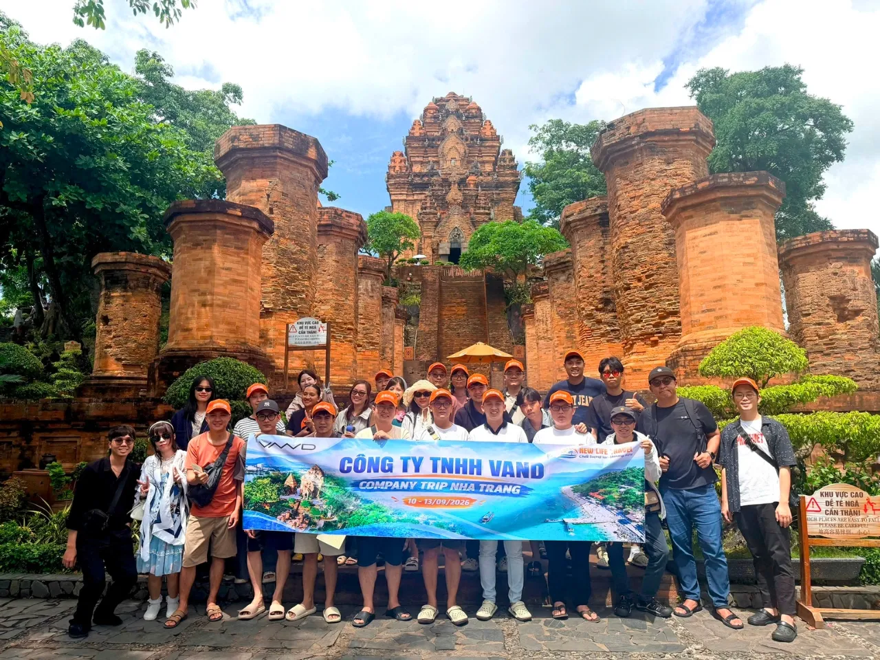 Tập thể Công ty VAND trong chuyến du lịch Nha Trang 3 ngày 3 đêm