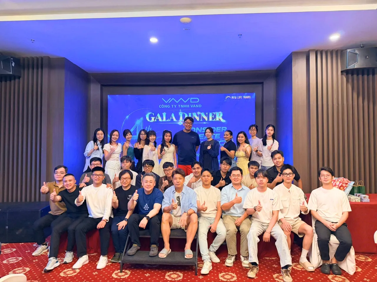 Tập thể Công ty VAND cùng nhau check in ở đêm Gala Dinner đầy ấn tượng