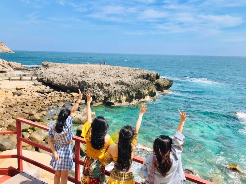 Toàn cảnh bãi san hô cổ Hang Rái Vĩnh Hy Ninh Thuận trong tour 1 ngày